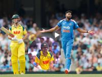 IND vs AUS : DSP सिराजला 'रिमांड'वर घेण्याच्या मूडमध्ये होता हेड; पण त्याच्यावरच आली ‘अरेस्ट’ होण्याची वेळ - Marathi News | IND vs AUS 3rd ODI Mohammed Siraj Gets Wicket Travis Head After He Set Fastest to 3000 ODI runs For Australia Watch Video | Latest cricket News at Lokmat.com IND vs AUS : DSP सिराजला 'रिमांड'वर घेण्याच्या मूडमध्ये होता हेड; पण त्याच्यावरच आली ‘अरेस्ट’ होण्याची वेळ - Marathi News | IND vs AUS 3rd ODI Mohammed Siraj Gets Wicket Travis Head After He Set Fastest to 3000 ODI runs For Australia Watch Video | Latest cricket News at Lokmat.com