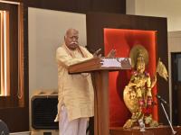 वेगळ्या घोषणेची गरज नाही, भारत आधीपासूनच हिंदूराष्ट्र - सरसंघचालक मोहन भागवत - Marathi News | No need for a separate declaration, India is already a Hindu nation says RSS chief Mohan Bhagwat | Latest nagpur News at Lokmat.com