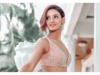 कोण आहे 'ही' प्रसिद्ध डान्सर; अभिनेत्रींपेक्षाही दिसते सुंदर, पाहा फोटो ! - Marathi News | dancer-shakti-mohan-looks-beautiful-just-like-a-bollywood-actress | Latest filmy Photos at Lokmat.com