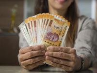 Sovereign Gold Bond: ₹२,९५४ च्या गुंतवणूकीवर ₹१२,८०१ चा रिटर्न; गुंतवणूकदारांना कुठे मिळतोय ४ पट पैसा, जाणून घ्या - Marathi News | sovrein gold bond investment Return of rs 12801 on investment of rs 2954 Find out where investors are getting 4 times their money | Latest business News at Lokmat.com Sovereign Gold Bond: ₹२,९५४ च्या गुंतवणूकीवर ₹१२,८०१ चा रिटर्न; गुंतवणूकदारांना कुठे मिळतोय ४ पट पैसा, जाणून घ्या - Marathi News | sovrein gold bond investment Return of rs 12801 on investment of rs 2954 Find out where investors are getting 4 times their money | Latest business News at Lokmat.com