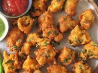 मुगाच्या डाळीची भजी कडक होतात, घास लागतो? ५ टिप्स- भजी होतील क्रिस्पी-मऊ - Marathi News | How to make soft and crispy moong dal bhaji Tips to avoid hard moong dal pakora Monsoon snack recipe | Latest sakhi Photos at Lokmat.com