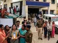 भयंकर! बिहारमध्ये विषारी दारूने घेतला चौघांचा बळी; अनेकांची गेली दृष्टी, ७ जणांची मृत्यूशी झुंज - Marathi News | hooch tragedy in bihar motihari few lost eyesight | Latest crime News at Lokmat.com