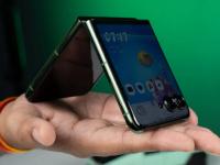 12 GB रॅम अन् 512 GB स्टोरेज; या फोल्डेबल फोनवर मिळतोय 35,000 चा डिस्काउंट - Marathi News | Motorola Razr 50 ultra: Powerful camera with 12 GB RAM and 512 GB storage; Get a discount of 35,000 on this foldable phone | Latest tech Photos at Lokmat.com