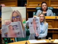 स्वत:चं नग्न छायाचित्र दाखवलं संसदेत, खासदार लॉरा मॅकक्लूर यांनी सगळ्यांना दिला धोक्याचा इशारा - Marathi News | who is laura mcclure who displays deepfake AI nude image of herself in parliament | Latest international Photos at Lokmat.com