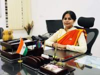 आयुष्यात ‘ती’ गोष्ट जिव्हारी लागली; एमबीबीएस डॉक्टर थेट IAS अधिकारी बनली! - Marathi News | Know About MBBS Doctor became a collector! Inspirational story of Priyanka Shukla pnm | Latest national Photos at Lokmat.com