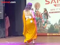 "मी साडी नेसलेली होती, त्यात अश्लीलता कुठे होती?", ती तरुणी ढसाढसा रडली, ट्रोलिंगनंतर 'धक-धक' गर्ल काय म्हणाली? - Marathi News | "I was wearing a saree, where was that obscenity?", the MSU young woman cried, what did the 'Dhak-Dhak' girl say after the trolling? | Latest social-viral News at Lokmat.com "मी साडी नेसलेली होती, त्यात अश्लीलता कुठे होती?", ती तरुणी ढसाढसा रडली, ट्रोलिंगनंतर 'धक-धक' गर्ल काय म्हणाली? - Marathi News | "I was wearing a saree, where was that obscenity?", the MSU young woman cried, what did the 'Dhak-Dhak' girl say after the trolling? | Latest social-viral News at Lokmat.com