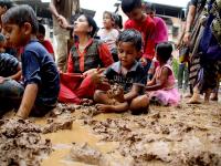 कल्याणच्या आर. बी. कारिया शाळेत 'आंतराष्ट्रीय चिखल दिन' साजरा - Marathi News | Kalyan R. B. Celebrated 'International Mud Day' at Kariya School | Latest thane Photos at Lokmat.com