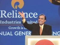 Mukesh Ambani Reliance: मुकेश अंबानींचा भीमपराक्रम! रिलायन्सची ऐतिहासिक कामगिरी; केला नवा विक्रम - Marathi News | mukesh ambani reliance industries becomes 1st indian company to hit rs 19 trillion market cap | Latest business Photos at Lokmat.com