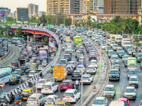 Mumbai: एक्स्प्रेस वेवरील पुलांच्या डागडुजीसाठी १३६ कोटींचा खर्च, एकनाथ शिंदेंच्या सूचनेनंतर महापालिका सरसावली - Marathi News | Mumbai: Rs 136 crore spent on repairing bridges on expressway | Latest mumbai News at Lokmat.com