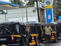 मुंबईकरांची धावपळ! शहरात CNG पुरवठा अचानक ठप्प; ऑटो-टॅक्सीची लांबच लांब रांग, कधीपर्यंत दुरुस्त होणार? - Marathi News | Mumbai CNG Crisis MGL Supply Disruption Halts Autos, Causes Fare Hike | Latest business News at Lokmat.com मुंबईकरांची धावपळ! शहरात CNG पुरवठा अचानक ठप्प; ऑटो-टॅक्सीची लांबच लांब रांग, कधीपर्यंत दुरुस्त होणार? - Marathi News | Mumbai CNG Crisis MGL Supply Disruption Halts Autos, Causes Fare Hike | Latest business News at Lokmat.com