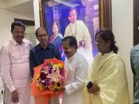 मुंबईत काँग्रेसला आता धर्मनिरपेक्ष मते आठवली, ठाकरेंची साथ नको, एकटे लढणार; वंचितसाठी दरवाजे खुले ? - Marathi News | BMC Election: Congress in Mumbai now remembers secular votes, doesn't want Thackeray's support, will fight alone; Doors open for the underprivileged? | Latest maharashtra News at Lokmat.com मुंबईत काँग्रेसला आता धर्मनिरपेक्ष मते आठवली, ठाकरेंची साथ नको, एकटे लढणार; वंचितसाठी दरवाजे खुले ? - Marathi News | BMC Election: Congress in Mumbai now remembers secular votes, doesn't want Thackeray's support, will fight alone; Doors open for the underprivileged? | Latest maharashtra News at Lokmat.com