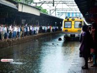 मुंबईची 'लाइफ'लाइन पाण्यात; रायगड, पुणे परिसराला आजही 'रेड अलर्ट', नांदेड जिल्ह्यात आठ बळी - Marathi News | Mumbai's lifeline local train disturbed due to heavy rainfall Raigad Pune areas still on 'red alert' eight dead in Nanded district | Latest maharashtra News at Lokmat.com मुंबईची 'लाइफ'लाइन पाण्यात; रायगड, पुणे परिसराला आजही 'रेड अलर्ट', नांदेड जिल्ह्यात आठ बळी - Marathi News | Mumbai's lifeline local train disturbed due to heavy rainfall Raigad Pune areas still on 'red alert' eight dead in Nanded district | Latest maharashtra News at Lokmat.com