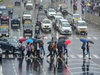 ५ नोव्हेंबरपर्यंत पाऊसधारांचा अंदाज; कमी दाबाचा पट्टा ओमानकडे जाण्याऐवजी किनारपट्ट्यांवर रेंगाळला - Marathi News | Moderate rains are expected along the Konkan coast on Friday due to a low pressure area in the Arabian Sea | Latest mumbai News at Lokmat.com ५ नोव्हेंबरपर्यंत पाऊसधारांचा अंदाज; कमी दाबाचा पट्टा ओमानकडे जाण्याऐवजी किनारपट्ट्यांवर रेंगाळला - Marathi News | Moderate rains are expected along the Konkan coast on Friday due to a low pressure area in the Arabian Sea | Latest mumbai News at Lokmat.com