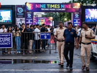 कॉन्सर्टमध्ये ड्रग्ज विक्रेत्यांना एन्ट्री देणारा सुरक्षा रक्षक अटकेत; आरोपींची संख्या १० वर! - Marathi News | Security guard arrested for allowing drug dealers into concert; number of accused rises to 10! | Latest mumbai News at Lokmat.com