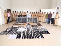 मुंबई पोलिसांना कडक सॅल्यूट! हरवलेले ३३,५१४ मोबाइल परत केले; युपीतच १६५० सापडले, २ कोटी... - Marathi News | 1650 found in uttar pradesh and a total of 33 thousand 514 mobile phones have been returned to their rightful owners under special operation by mumbai police | Latest mumbai News at Lokmat.com