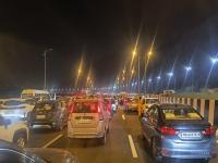 ‘एक्स्प्रेस वे’ची कोंडी रात्री कायम, पुण्याहून मुंबईत येणारी वाहतूक हलेना; ‘मिसिंग लिंक’चे काय? - Marathi News | expressway again in trouble traffic from pune to mumbai disrupted; missing link also get jam | Latest raigad News at Lokmat.com