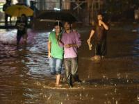 मुंबईसह राज्यात कोसळताहेत जल'धारा' - Marathi News | Water flowing down in the state with Mumbai | Latest mumbai Photos at Lokmat.com