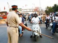 वाहतूक नियम मोडल्याचे चलन न भरल्यास विम्याची रक्कम वाढणार? - Marathi News | insurence cost will increase if the traffic chalans not paid? | Latest auto Photos at Lokmat.com