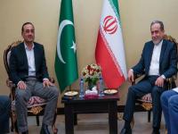 ट्रम्प यांचे लाडके मुनीर तेहरानमध्ये काय करतायत? अमेरिकेसाठी हेरगिरी की नव्या 'सुप्रीम लीडर'शी भेट? चर्चांना उधाण - Marathi News | What is Trump's beloved Munir doing in Tehran? Spying for America or meeting the new 'Supreme Leader'? Sparking discussions | Latest international News at Lokmat.com