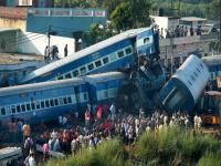 मुझफ्फरनगर येथे उत्कल एक्स्प्रेसचा भीषण अपघात, पाहा फोटो - Marathi News | Utkal train tragedy 22 dead in Muzaffarnagar railway | Latest national Photos at Lokmat.com
