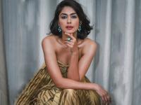 'सुपर 30' फेम मराठमोळी अभिनेत्री मृणाल ठाकूर आहे रिअल लाईफमध्ये इतकी ग्लॅमरस आणि बोल्ड - Marathi News | See Super 30 fame actress mrinal thakur glamorous and bold pics | Latest filmy Photos at Lokmat.com