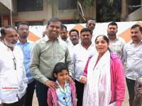 प्रसूतीची तारीख, पण 'तिचं' मतदानाला प्राधान्य! लोकशाहीसाठी चाळीसगावच्या लेकीचं खास पाऊल - Marathi News | maharashtra local body elections 2025 pregnant woman comes to voting in jalgaon | Latest jalgaon News at Lokmat.com