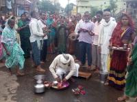 नागपुरातील धानपट्ट्यात दमदार पाऊस पडू दे, स्थानिकांचं देवाकडे साकडं - Marathi News | Let the rain in the rainy areas of Nagpur prevail, let the locals go to God | Latest maharashtra Photos at Lokmat.com