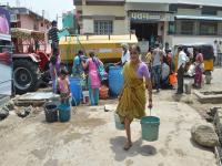किनवट तालुक्यात घोटभर पाण्यासाठी संघर्ष - Marathi News | Conflicts of water for the Kinvat taluka | Latest nanded Photos at Lokmat.com