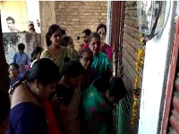 नांदेड: दारू दुकानाला संतप्त महिलांनी ठोकले कुलूप