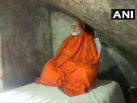 केदारनाथ येथील गुहेत पंतप्रधान नरेंद्र मोदींची ध्यानधारणा - Marathi News | Prime Minister Narendra Modi in Kedarnath cave | Latest national Photos at Lokmat.com