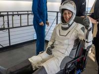 Sunita Williams : सुनीता विल्यम्स यांचे पृथ्वीवर लँडिंग कसे झाले; पाहा फोटो - Marathi News | Sunita Williams How Sunita Williams landed on Earth See photos | Latest international Photos at Lokmat.com