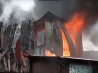 नाशिकमधील भारतनगरमध्ये गोदामाला आग