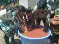 'देव घ्या, देवपण घ्या', नाशिकमध्ये मूर्तीदानाला उत्स्फूर्त प्रतिसाद - Marathi News | Impressive response to the mausoleum in Nashik | Latest nashik Photos at Lokmat.com