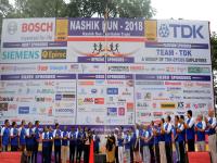 सामाजिक एकोपा जोपासण्याच्या उद्देशाने गुलाबी थंडीत नाशिककरांची दौड - Marathi News | Nasikkar's race for pink nuggets for the purpose of social integration | Latest nashik Photos at Lokmat.com