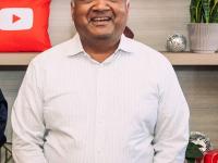 वयाच्या १२ व्या वर्षी अमेरिका सोडून भारतात यावं लागलं; आज बनले YouTube चे सर्वात मोठे बॉस - Marathi News | Know the success story of YouTube CEO Neal Mohan | Latest business Photos at Lokmat.com