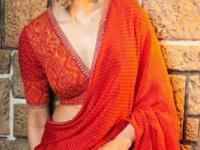 तरुण आणि स्टायलिश दिसायचं तर ब्लाऊजच्या ‘या’ ५ नेकलाइन निवडा, चुकीच्या नेकलाइनमुळे तुम्ही दिसता म्हाताऱ्या - Marathi News | Best blouse necklines to look younger Anti-aging fashion tips for sarees How to choose blouse neck design Saree blouse patterns for slim look Trendy blouse neck designs 2026 | Latest sakhi Photos at Lokmat.com