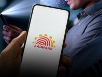 आता घरबसल्या आधारकार्डमध्ये करा बदल; UIDAI कडून नवीन आधार अ‍ॅप लाँच, वैशिष्ट्ये पाहून शॉक व्हाल - Marathi News | UIDAI Launches New Aadhaar App with Face Authentication and Enhanced Security | Latest business News at Lokmat.com