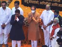 बाळासाहेबांची जयंती... वेळ ६.२३... स्थळ मुंबई अन् महाराष्ट्रानं टिपली ठाकरे बंधूंच्या भेटीची खास फ्रेम - Marathi News | raj and uddhav thackeray meets on balasaheb thackeray jayanti | Latest mumbai Photos at Lokmat.com