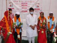 मंगलाष्टकांऐवजी 'वंदे मातरम'च्या साक्षीनं विवाहसोहळा अन् HIV ग्रस्त बालकांना विशेष भेट, धनंजय मुंडेंचा अनोखा उपक्रम - Marathi News | dhananjay munde attends special wedding event and shares some moments with hiv positive children | Latest beed Photos at Lokmat.com