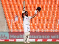 भावा एकच नंबर! रिषभनं कसोटीत दिला टी-२० चा आनंद; चाहते खूष! - Marathi News | india vs england test rishabh pant enjoys T20 batting in Tests twitter reactions | Latest cricket Photos at Lokmat.com