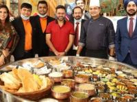 'मोटेरा थाळी'त 'धोनी की खिचडी', 'कोहली खमन' अन् 'भुवनेश्वर का भरता'; 'या' हटके रेसिपी एकदा पाहाच - Marathi News | india vs england this 5 Feet Gujarati Cricket Thali Featured Dishes Like Kohli Khaman Dhoni Khichdi And More | Latest cricket Photos at Lokmat.com