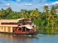 केरळमधील ५ सुंदर ठिकाणं जी तुमचं मन मोहून टाकतील; एकदा हे फोटो पाहाच - Marathi News | 5 beautiful places in Kerala that will captivate your mind Take a look at these photos | Latest travel Photos at Lokmat.com