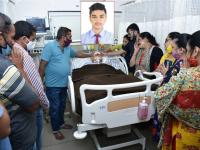 सॅल्यूट! मूत्रपिंड, यकृत, फुफ्फुस अन् डोळे केले दान...दोन मित्रांनी मृत्यूनंतर १२ जणांना दिलं जीवदान - Marathi News | gujarat surat two brain dead friends gave life to 12 people organ donation | Latest national Photos at Lokmat.com