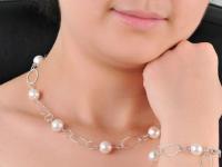 विशेषतः 'या' चार राशीच्या लोकांनी मोत्याची अंगठी किंवा लॉकेट घातल्यास होतात अनेक लाभ! - Marathi News | There are many benefits, especially if people of these four zodiac signs wear a pearl ring or locket! | Latest bhakti Photos at Lokmat.com