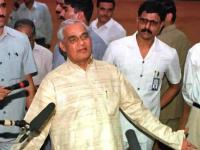 Atal Bihari Vajpayee: वाजपेयींनी नेहरुंचा फोटो पुन्हा लावायला सांगितलेला, कसे करायचे भाषणाची तयारी? वाचा... - Marathi News | Atal bihari vajpayee birth anniversary When Vajpayee got Nehru portrait restored in South Block | Latest national Photos at Lokmat.com