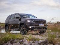 भारतात यंदाच्या वर्षात लाँन्च होताहेत दोन 'मेड इन इंडिया' प्रीमियम SUV कार; जाणून घ्या खास स्पेसिफिकेशन्स... - Marathi News | Jeep will offer 2 premium made in India SUVs Grand Cherokee and Meridian in 2022 | Latest auto Photos at Lokmat.com
