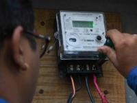 विजेचं बिल जास्त येतं? फॉलो करा 'या' टिप्स; AC वापरुनही तुमचं विज बिल थेट निम्म्यावर येईल! - Marathi News | tips to reduce electricity bill follow these simple steps to reduce electricity bill by over 50 percent | Latest tech Photos at Lokmat.com