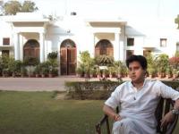 ज्या बंगल्यात ३९ वर्ष राहिले ज्योतिरादित्य शिंदे, अडीच वर्षांनी पुन्हा करणार एन्ट्री! वाचा रंजक कहाणी... - Marathi News | jyotiraditya scindia the bungalow he lived in for 26 years was snatched away by a necklace will be re entry after two years | Latest national Photos at Lokmat.com