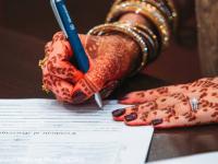 'मॅरेज सर्टिफिकेट' कसं मिळवायचं? जाणून घ्या झटपट पद्धत अगदी सोप्या शब्दांत... - Marathi News | How to get Marriage Certificate Learn instant method in very simple words | Latest mumbai Photos at Lokmat.com