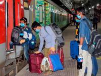 रेल्वे प्रवाशांसाठी मोठी बातमी! IRCTC ने बदलले ऑनलाइन तिकीट बुकिंगचे नियम, जाणून घ्या... - Marathi News | indian railway news irctc changed the rules of online ticket booking | Latest national Photos at Lokmat.com